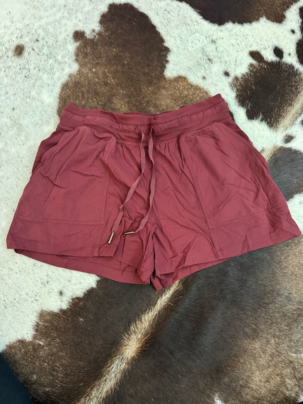 Women's Lululemon Ribbed Drawstring Shorts - Burgundy